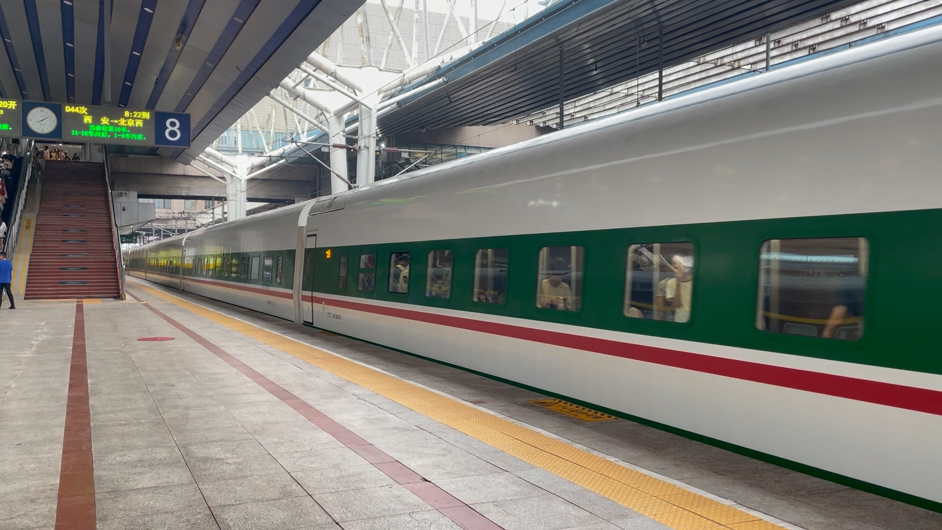 ad钙桶担当的d44次(西安-北京西)进北京西站8站台