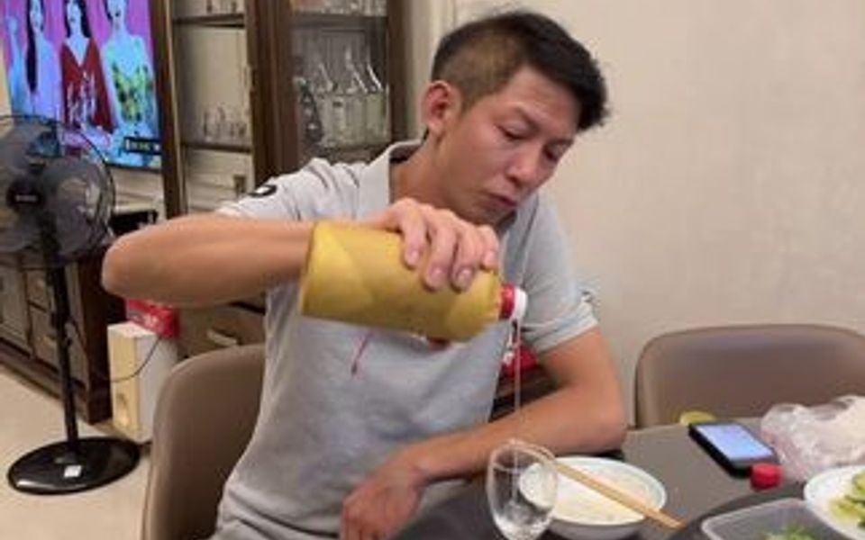 [图]一杯酒一个人饮啊醉茫茫