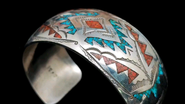 印第安部落纳瓦霍手工松石珊瑚碎银制手镯
