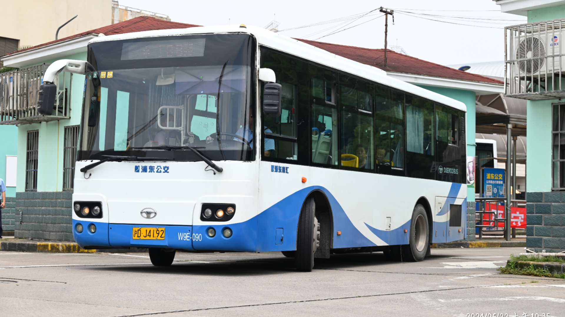 【烂路】【钢板悬挂】上海公交浦东南汇188路万象sxc6890g5自编号w9e