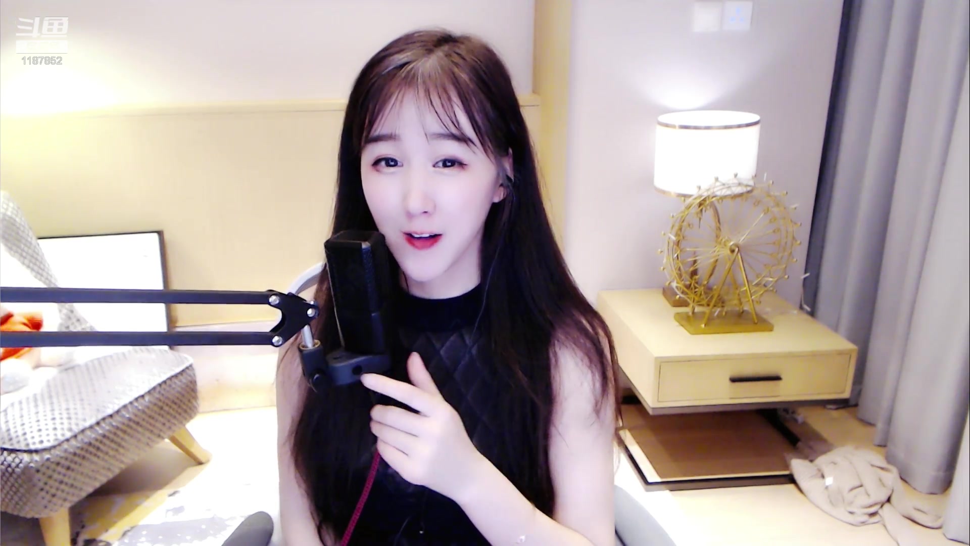 珊儿兔兔兔_2020-03-27 1时5分兔兔:愿世间美好与兔兔环环相扣