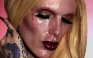 Tải video: 【Jeffree Star】全脸只用亮片化妆大挑战