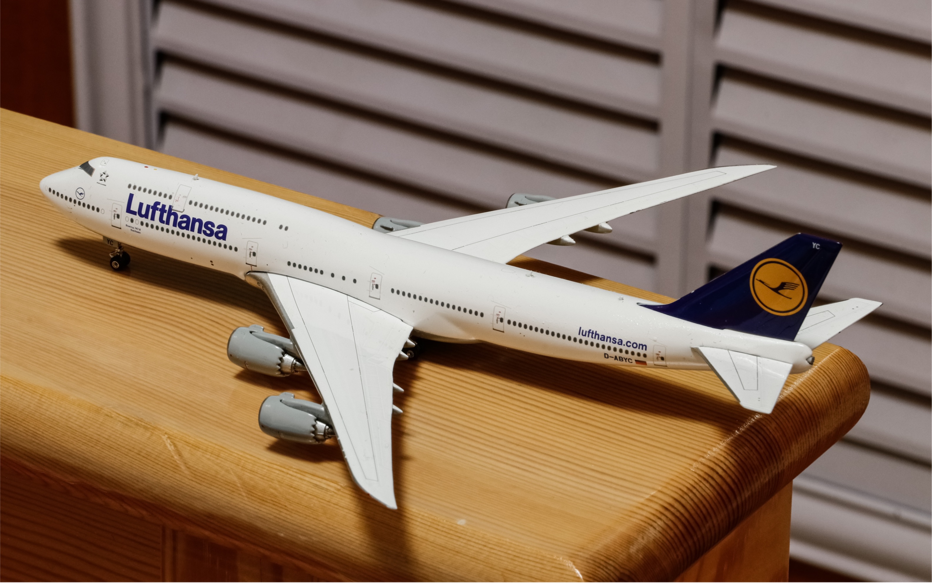 up又买了一架汉莎748?gj(ph代工)汉莎航空 b748 d-abyc 模型开箱