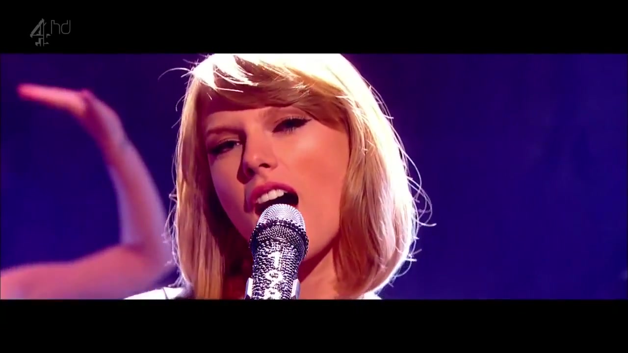 [图]【霉三甩】Taylor Swift - Shake It Off (Live Alan Carr Chatty Man) 2014.10.24