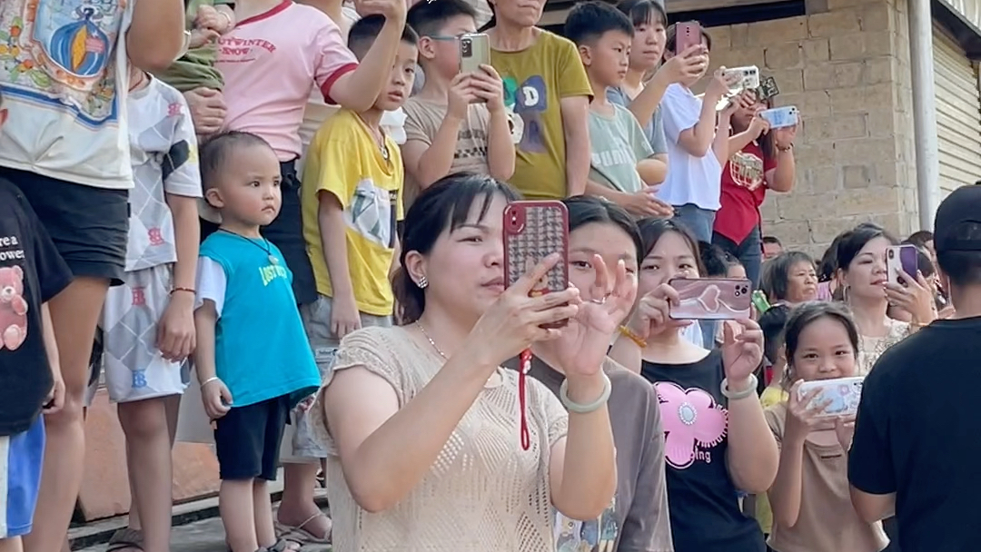 西胪内輋村村民俗夹道欢迎妈祖回家,这不是迷信,这是一种信仰!