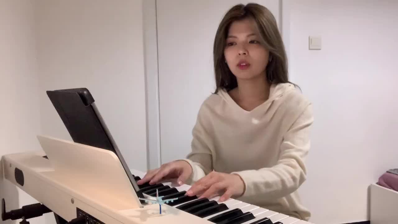 心引力cover王俊凯蔡依林钢琴弹唱钢琴弹钢琴的小姐姐经典歌