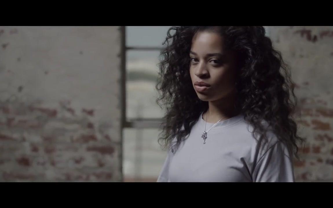 [图]【Ella Mai】新晋英伦女歌手带感好听单曲《10,000 Hours》官方MV