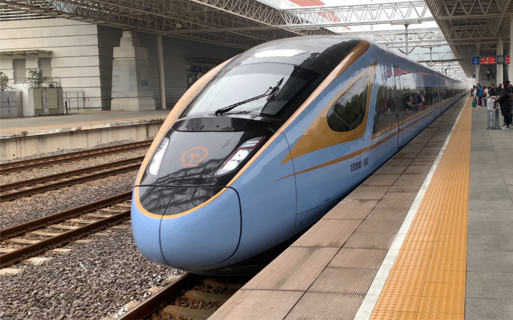 迟来的蓝暖男初体验d3136赣州南京南晋江站2站台进站