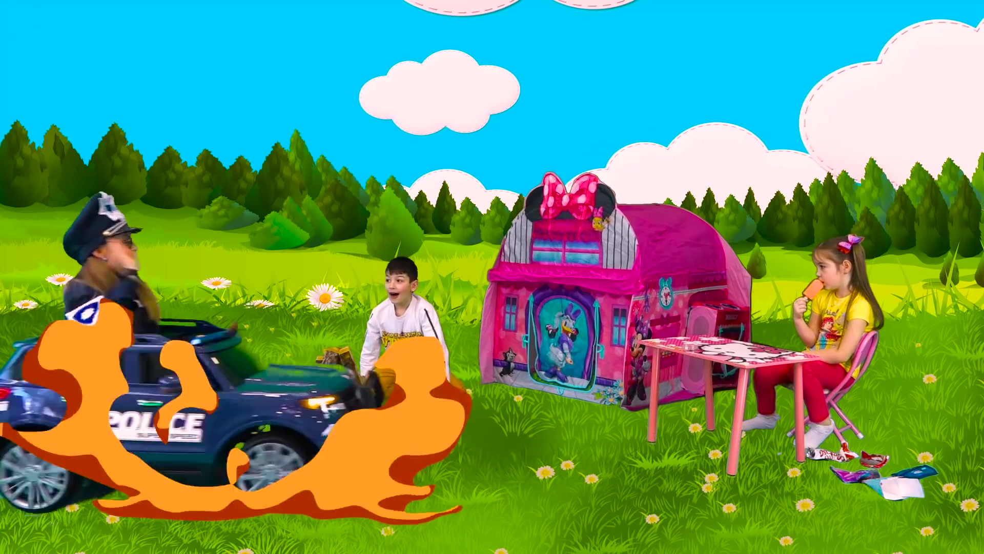 [图]Sasha plays as Cop Police and Max go to Jail Playhouse Toy