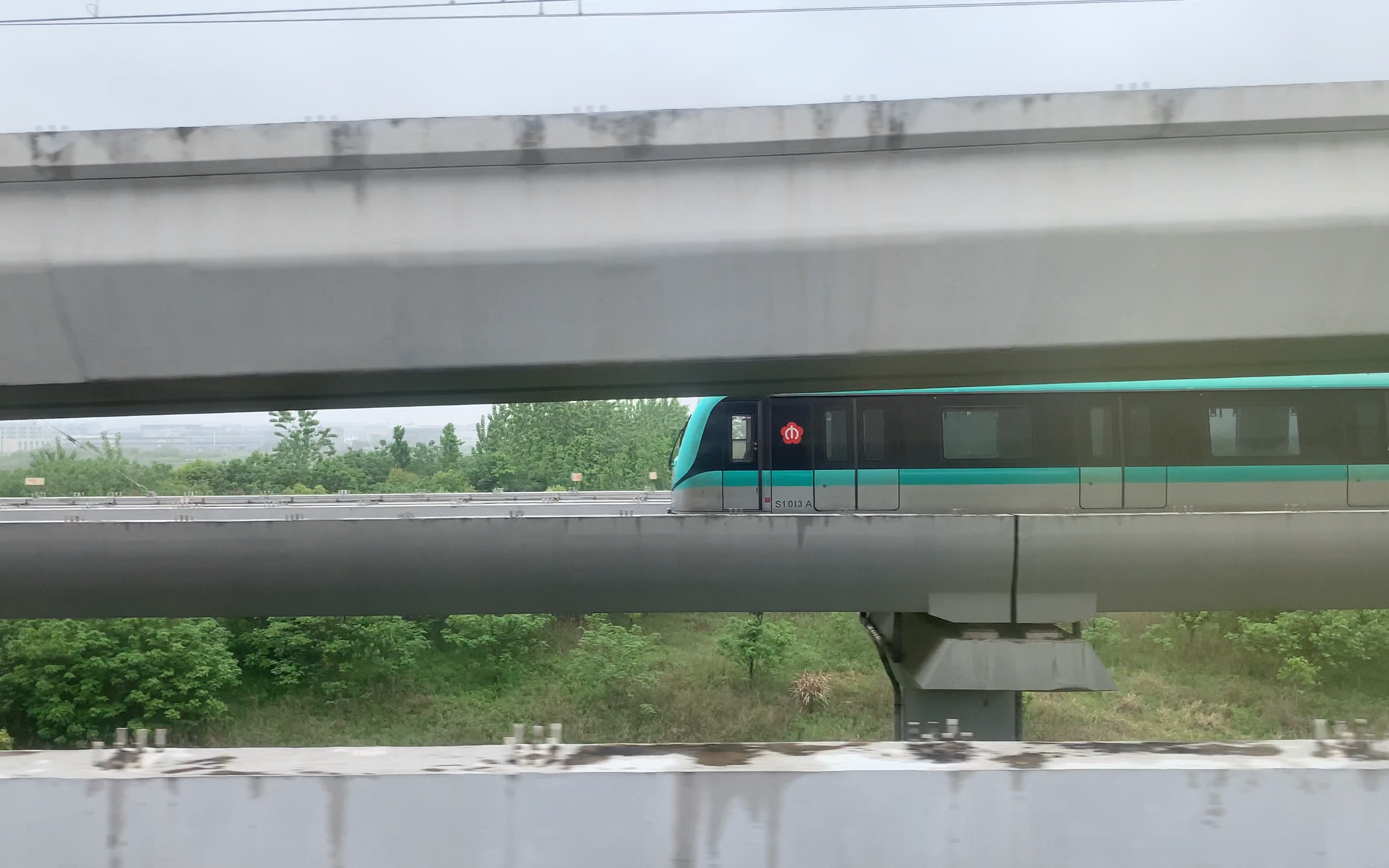 南京地铁s1号线与s1号线同向飙车