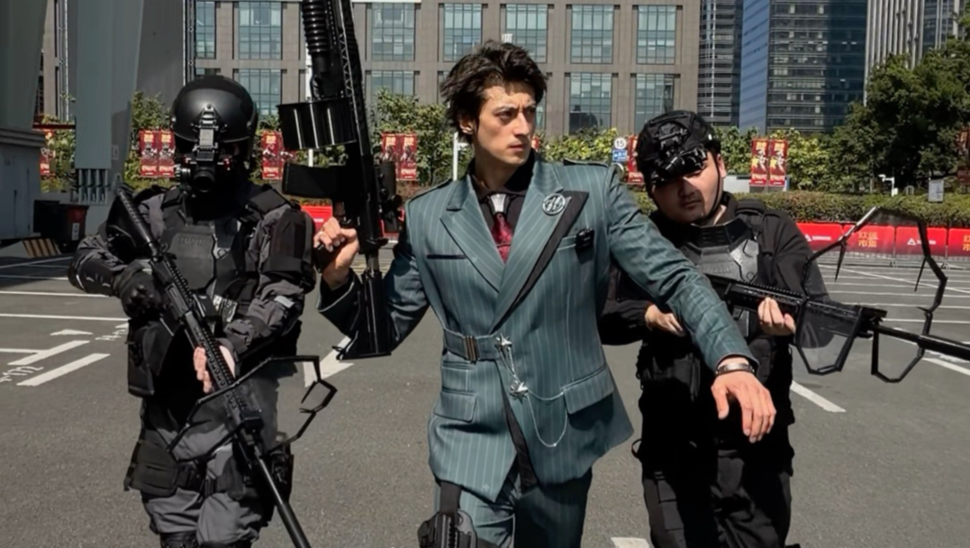 在红运市集一天之内COS两个BOSS！有多硬核！海报