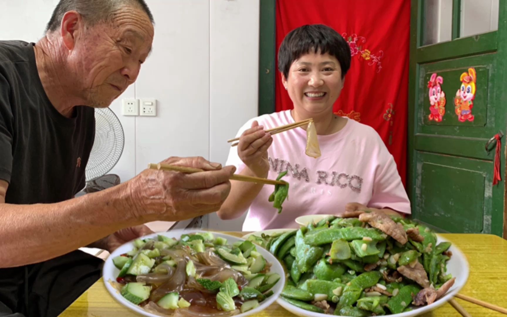 田园生活,门口的菜园种了各种蔬菜,随吃随摘,生活好惬意哔哩哔哩bilibili