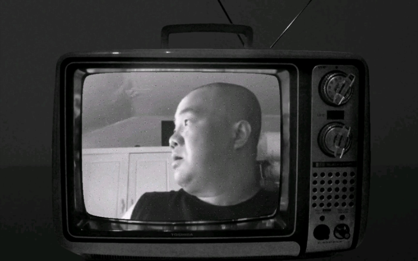 小黑粉杀到关瑞生海城老家刀哥直播中吓到抱头鼠窜后