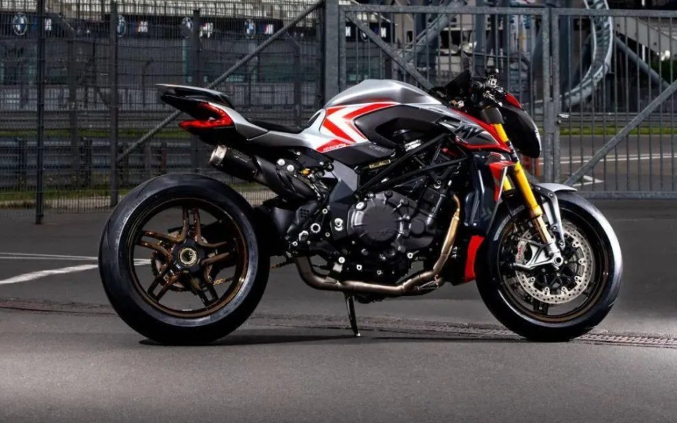 奥古斯塔 brutale 1000 纽伯格林