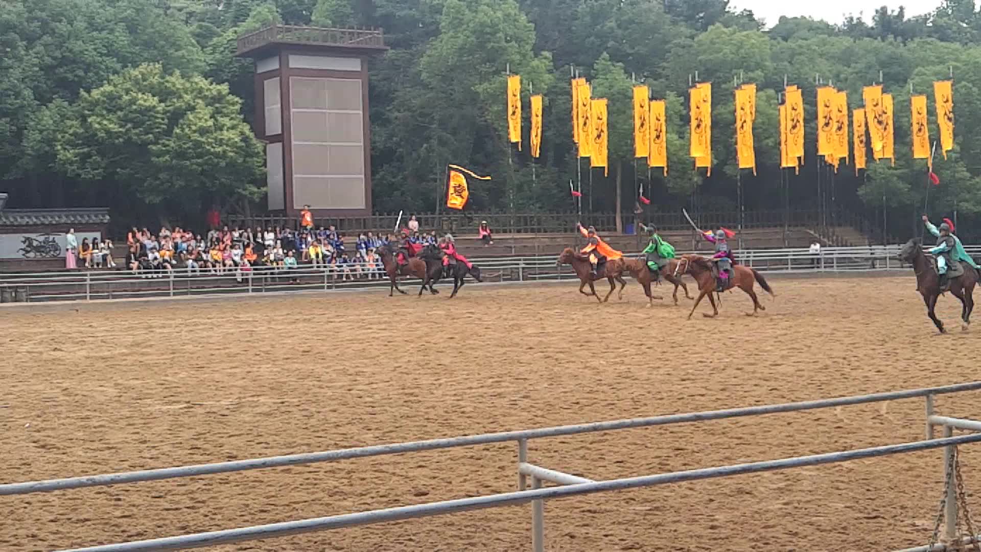 【无锡】三国城 三英战吕布:震撼人心的马术表演无锡三国城马术表演