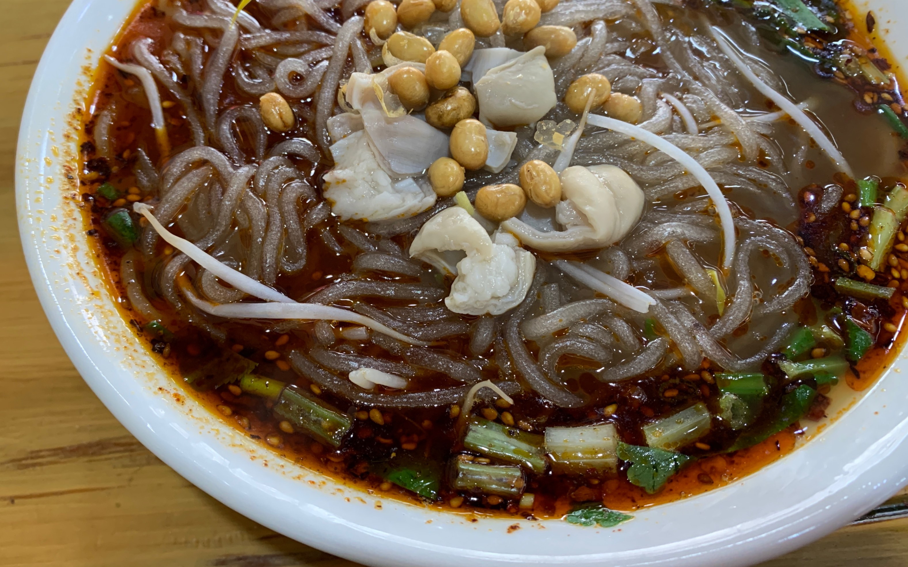 成都17年老店,肥肠粉12元,冒节子3元,麻麻辣辣超过瘾