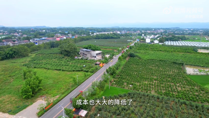 [图]“我家广门口那条路”一-重庆市梁平区渔米路】鱼肥水美、瓜果飘香，看渔米路串联起特色农业基地，绘就美丽乡村画卷。 这是一条通往致富的道路