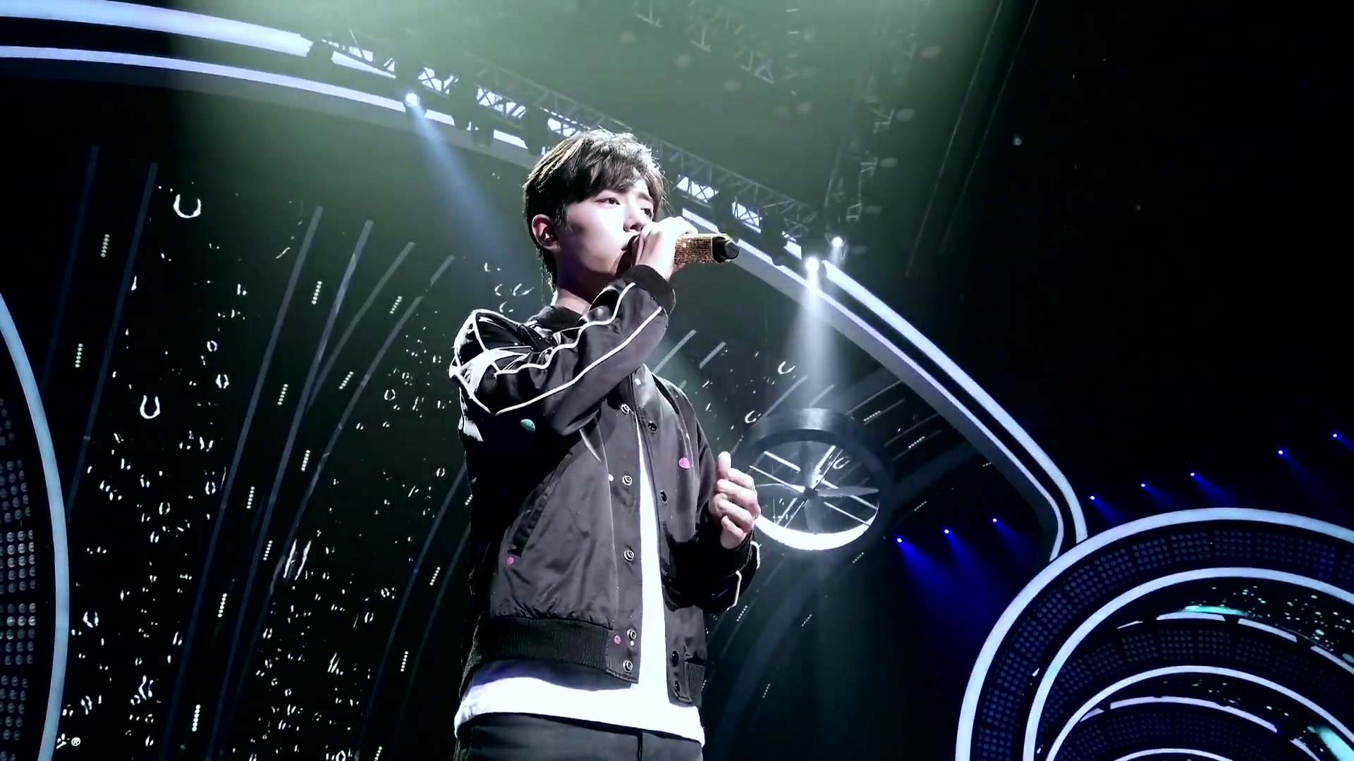 【肖战】展开翅膀,穿越苍穹,是时候,该你发光!