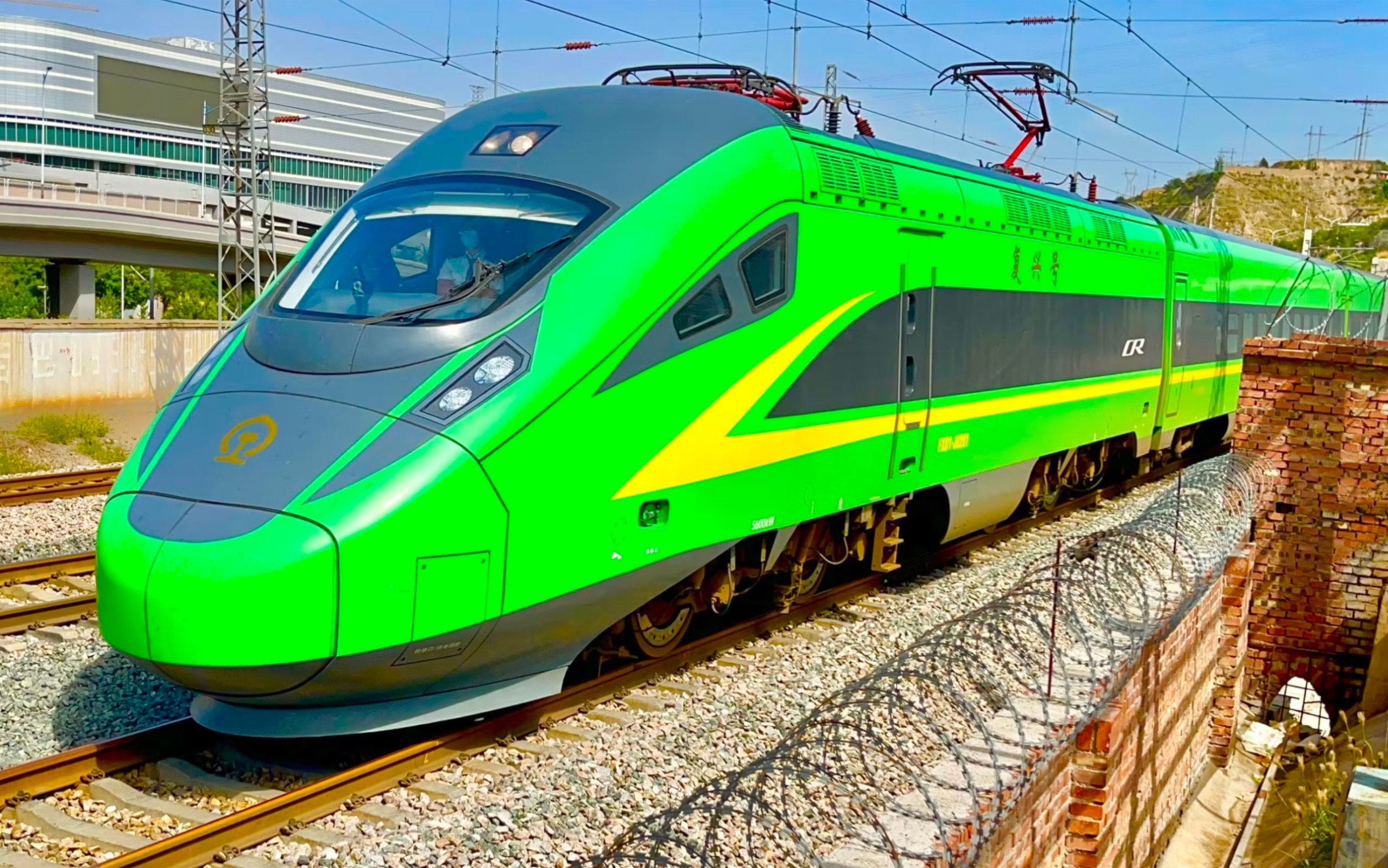 d751重庆北-兰州(fxd1-j0201)快速通过兰州东岗13:32 20220924