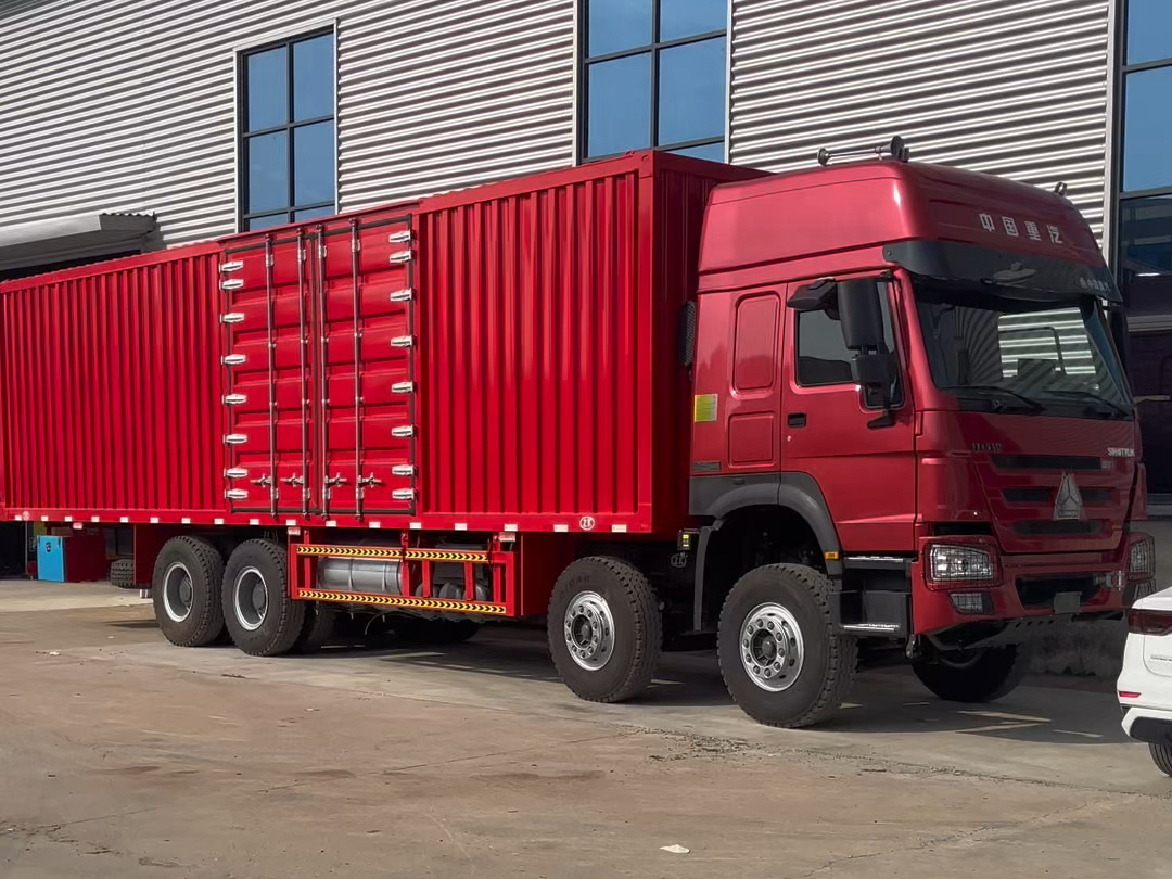 系列8×4集装箱式载货车