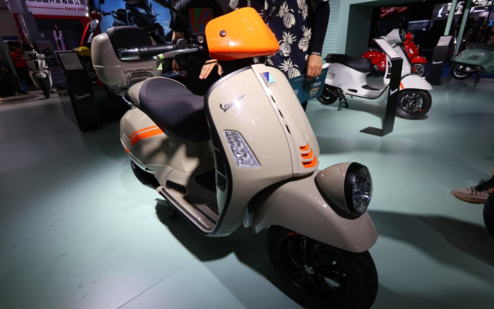 5月21日 说说摩托展上的vespa