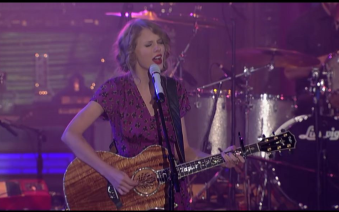 [图]【不可错过的经典现场】Taylor Swift - Back To December (Live on Letterman)