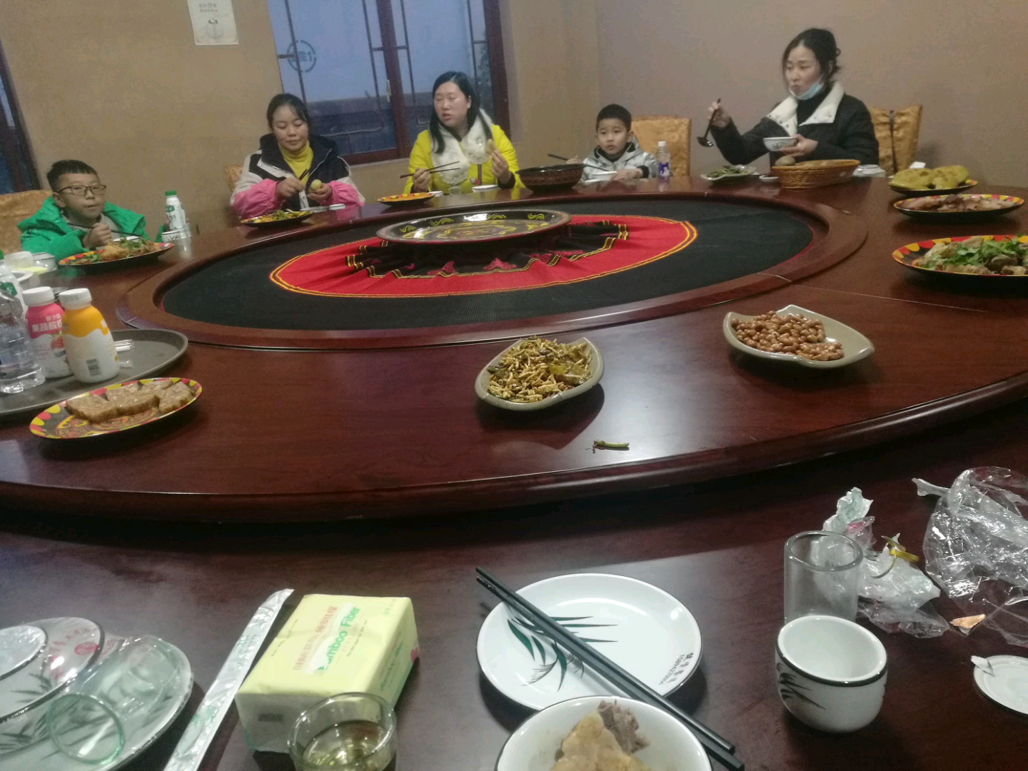 今天去饭店聚餐了