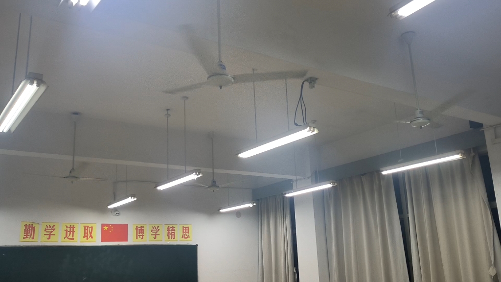 教室舒乐吊扇运行