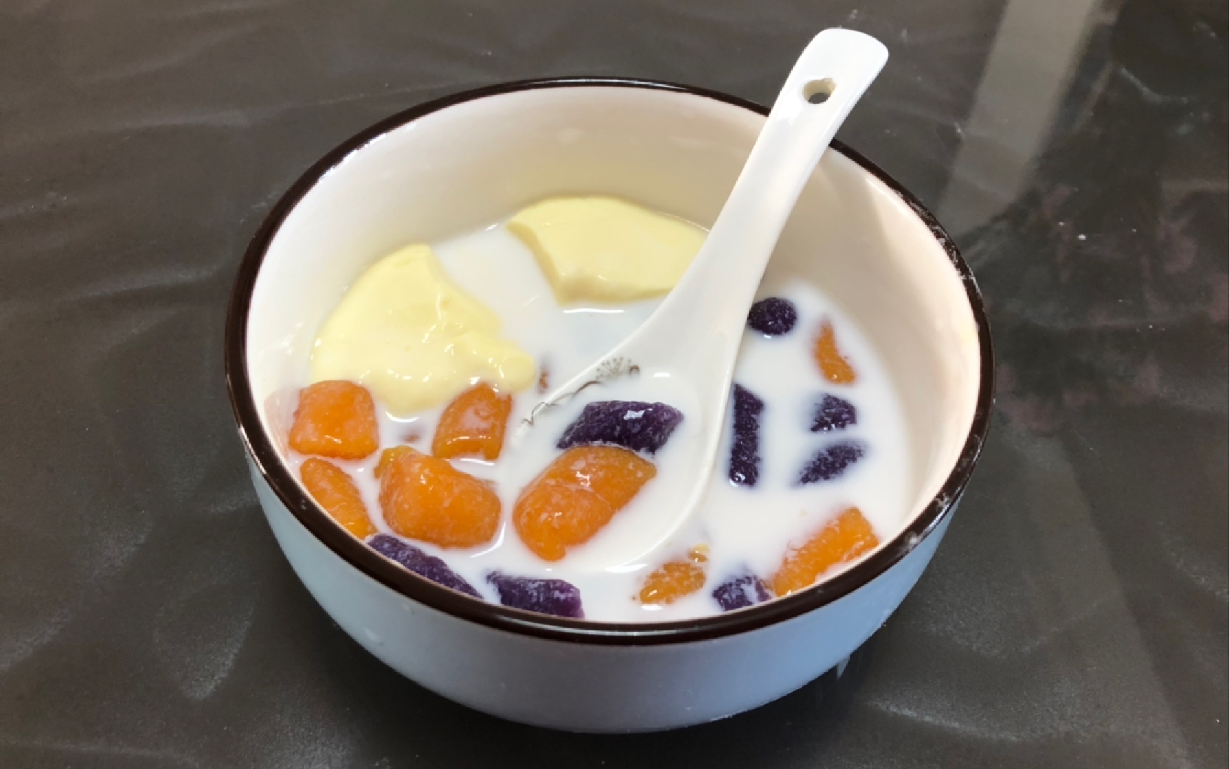 用囤粮做一道芋圆布丁牛奶吧(066254 6309 625505)