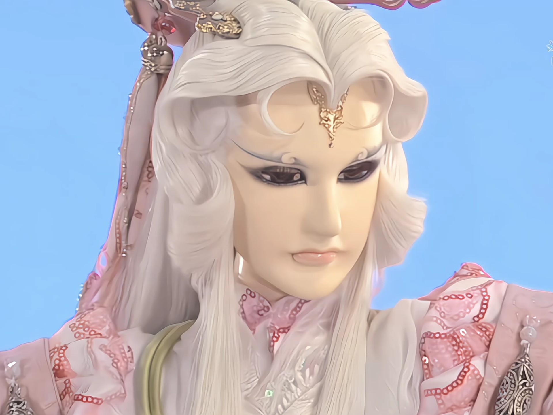 天降美人,抱住抱住.素还真