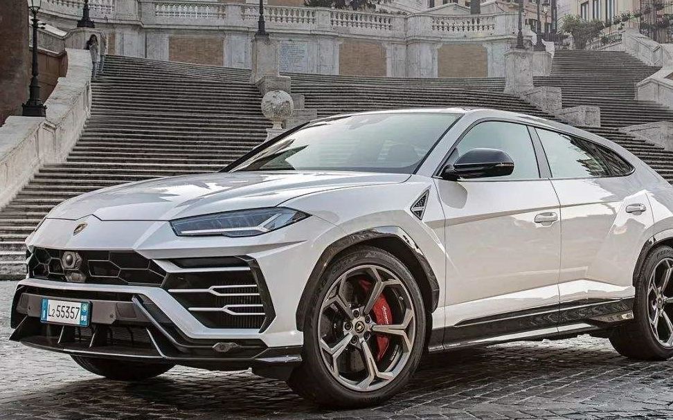 兰博基尼乌鲁斯vs保时捷卡宴turbo