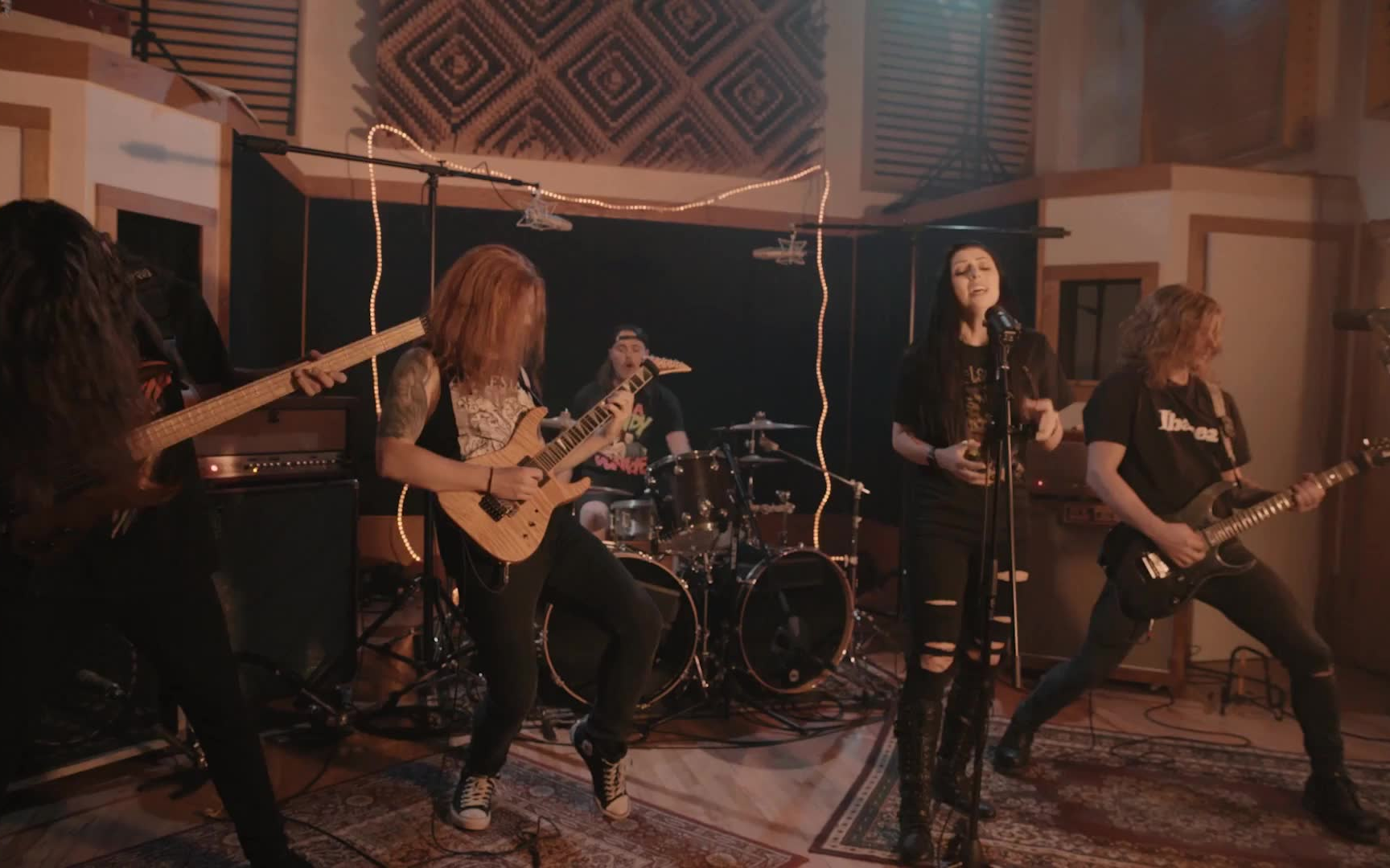 [图]UNLEASH THE ARCHERS - Awakening (Full Band Playthrough Video) Napalm Records