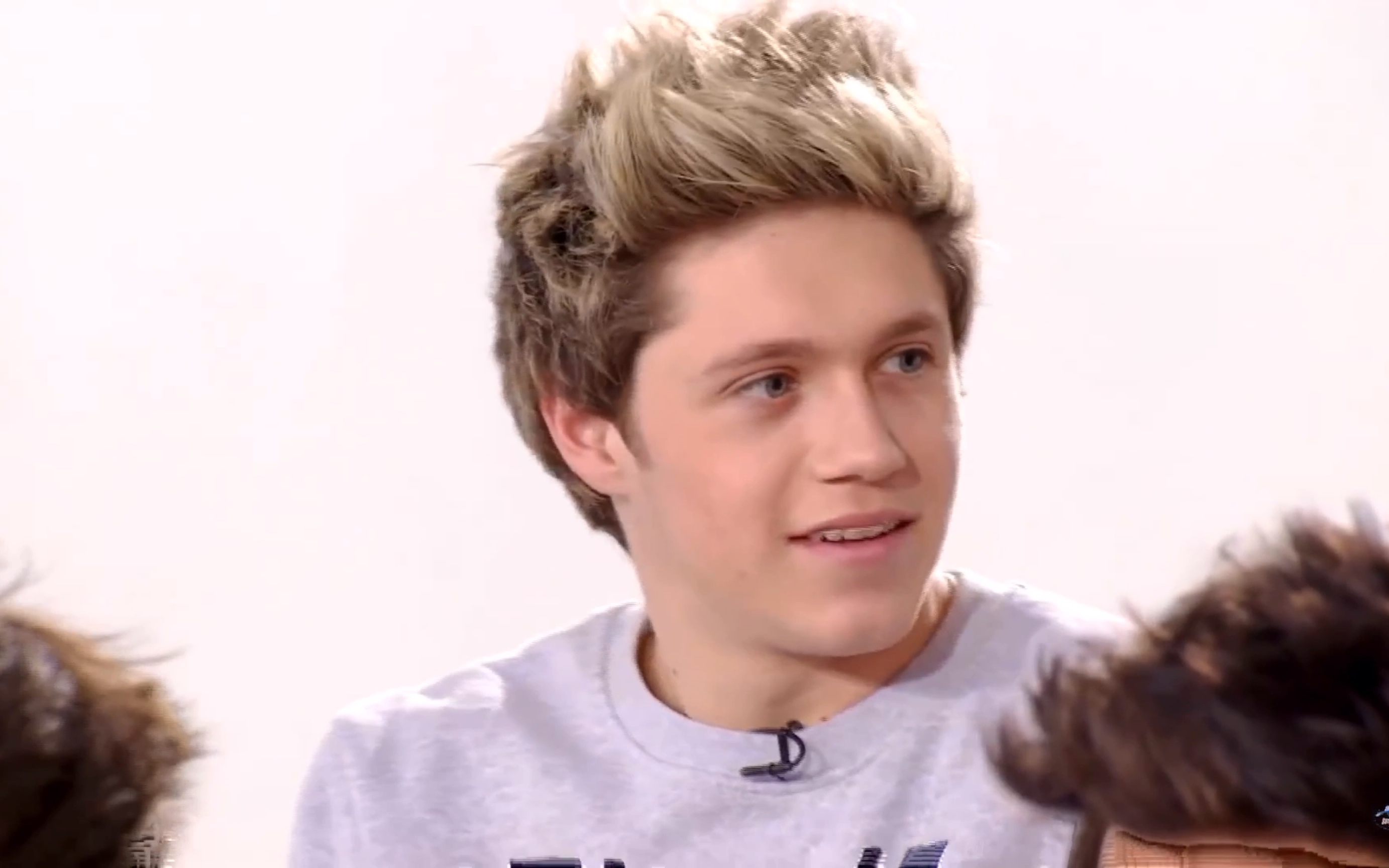 【1d】【1080p】新西兰采访 整蛊one direction 奶儿被调戏了以及疯狂