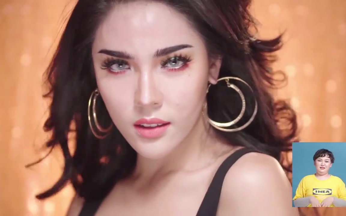 泰国美妆猪胚仙子给变性人娜特解说化妆哦nuttnisamanee