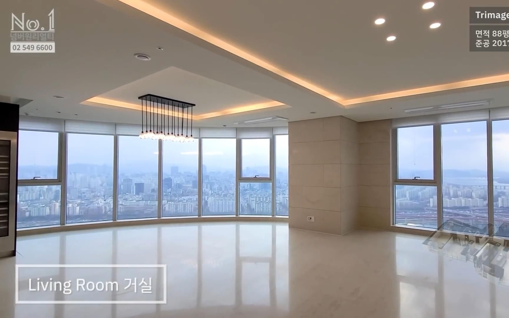 韩国公寓在首尔森林trimage的一户有着270度景观客厅的江景公寓