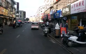 Télécharger la video: 安徽省芜湖市大学生，很喜欢去的地方澛港大市场，这里有很多漂亮的美女。