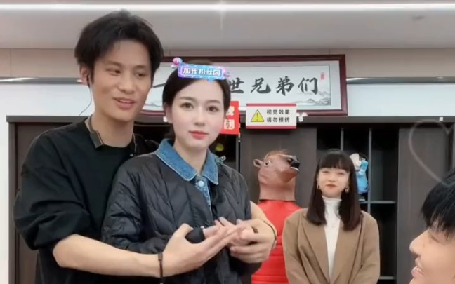 [图]大杨哥一谈到女儿就露出幸福的笑容