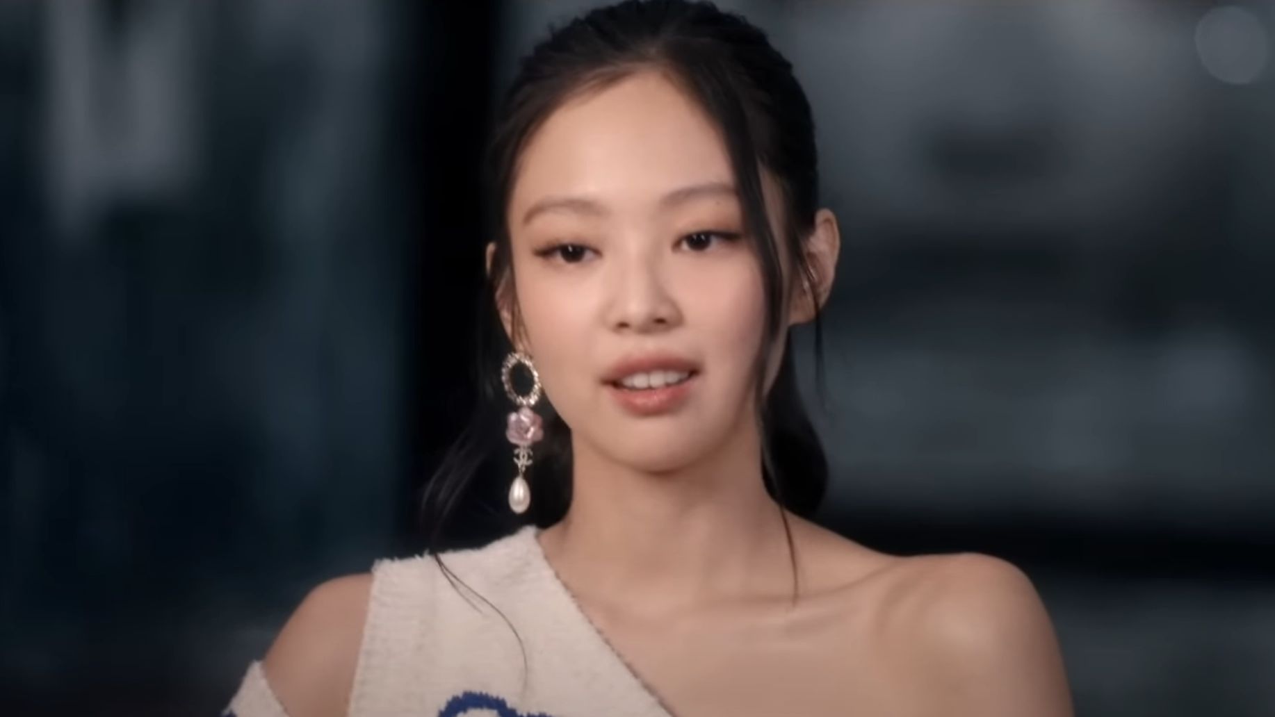 Jennie这段全英文采访,你能听懂多少?哔哩哔哩bilibili