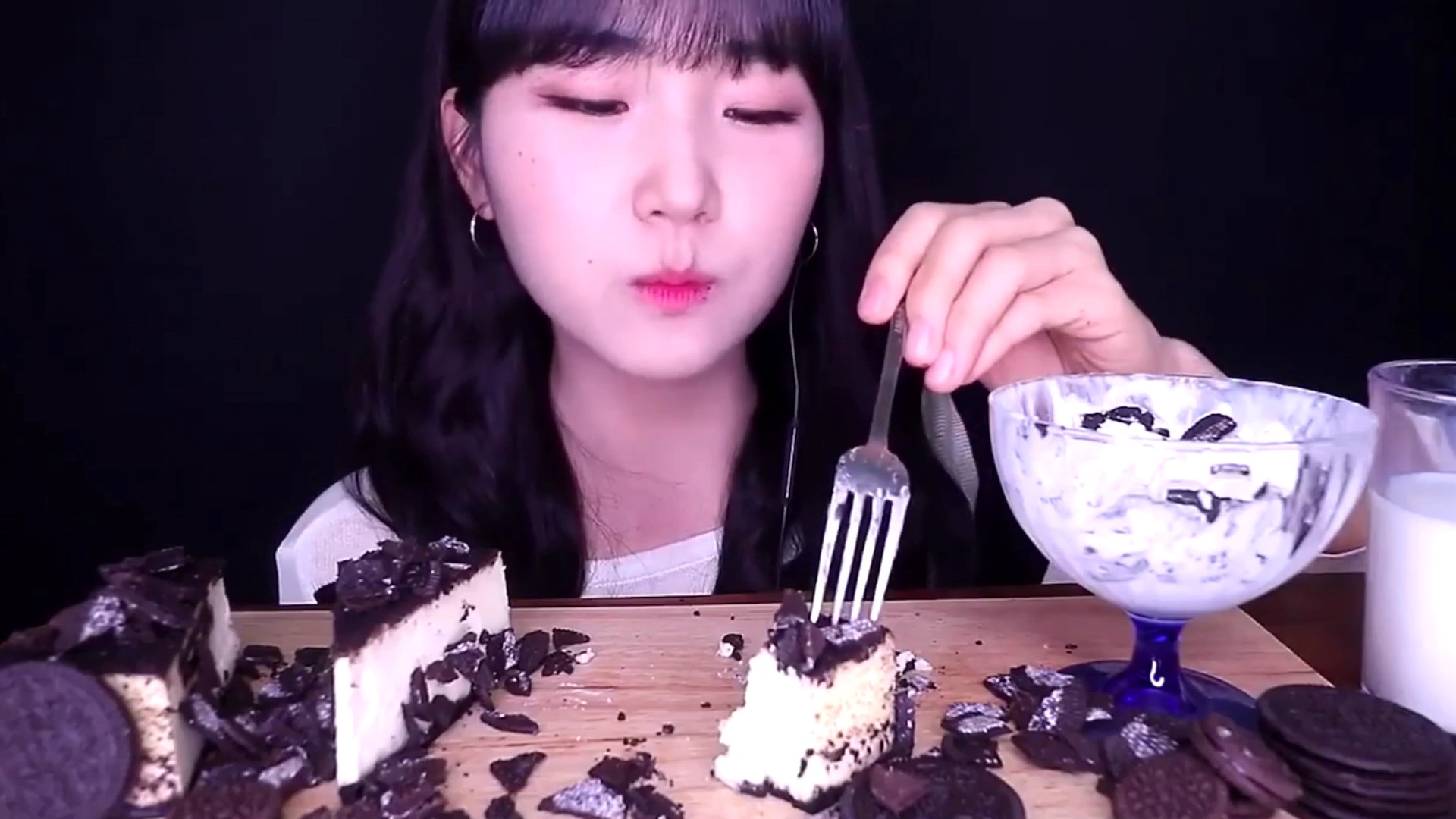 韩国吃播吃冰淇淋蛋糕饼干甜品吃播咀嚼声吃播