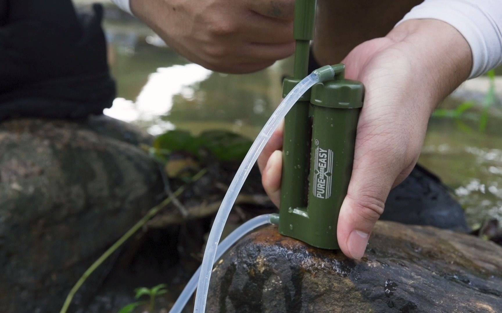 微型军用户外净水器,净易单兵净水器净化河水直接饮用