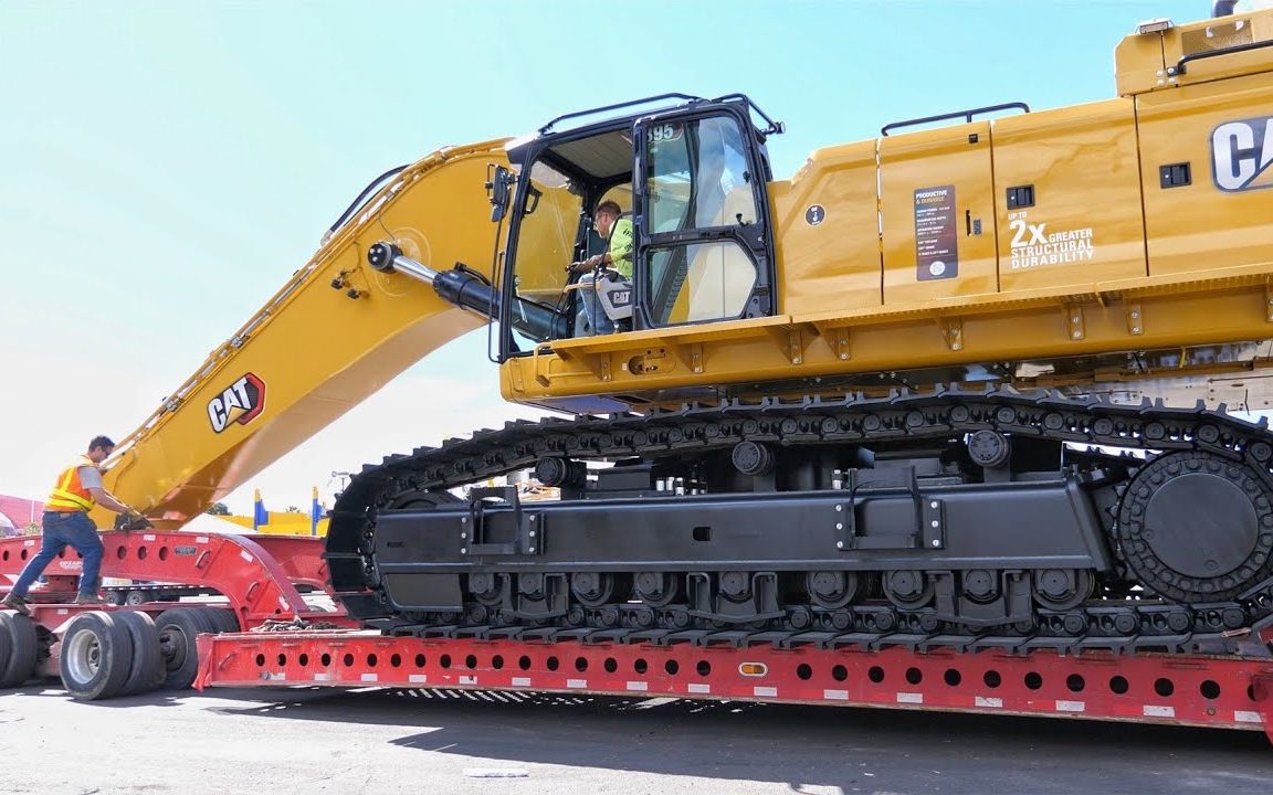 【美式大件运输】装载一台卡特395大型挖掘机