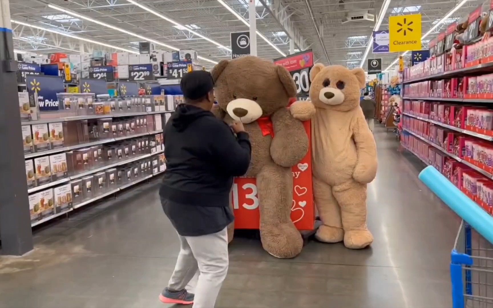 街头整蛊,超市泰迪熊恶作剧1080p