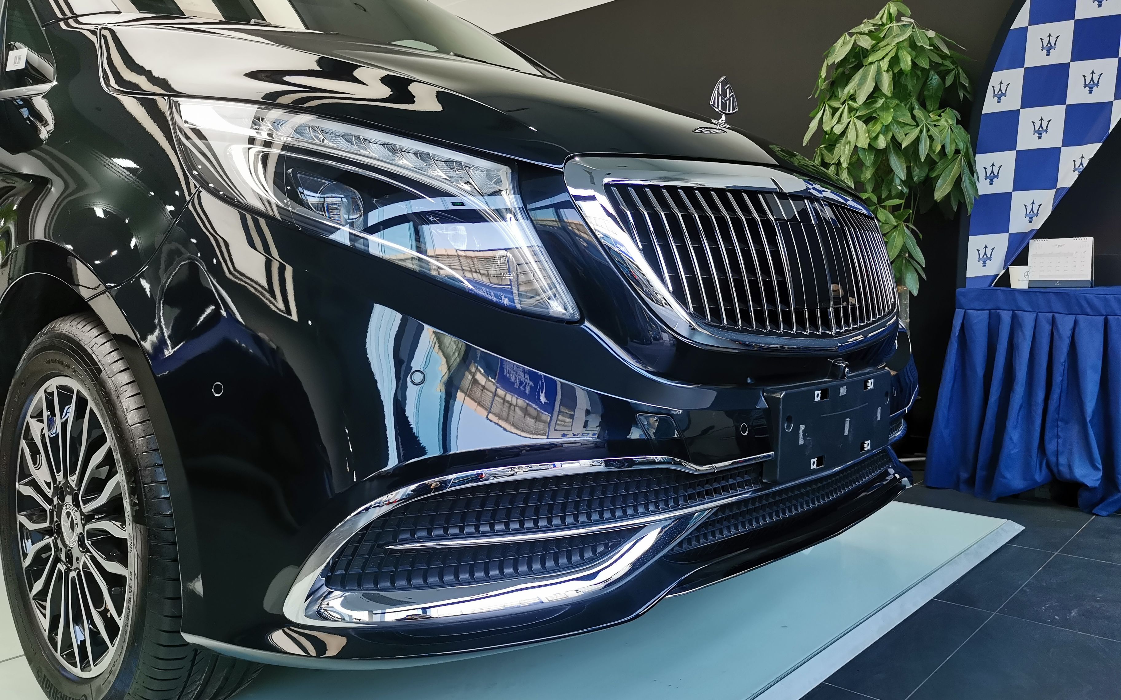 奔驰迈巴赫vs980l,这才是豪华品牌该有的样子,让人如此着迷_哔哩哔哩