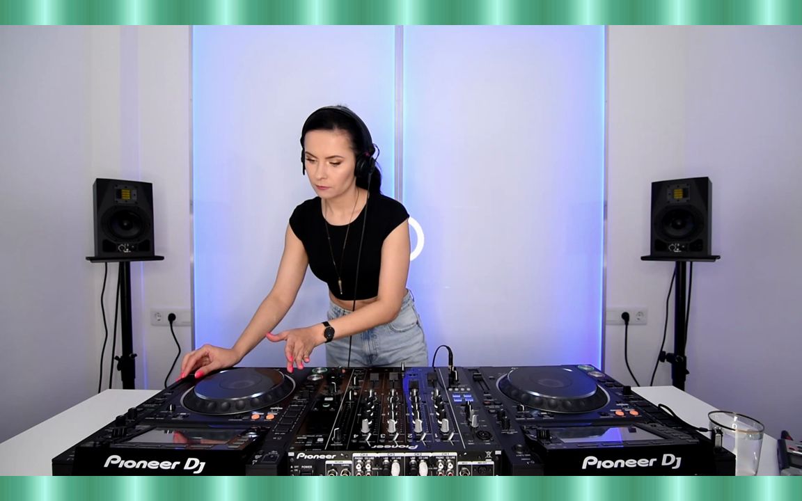 noemi black - oddcast 142 // live studio mix 30.03.