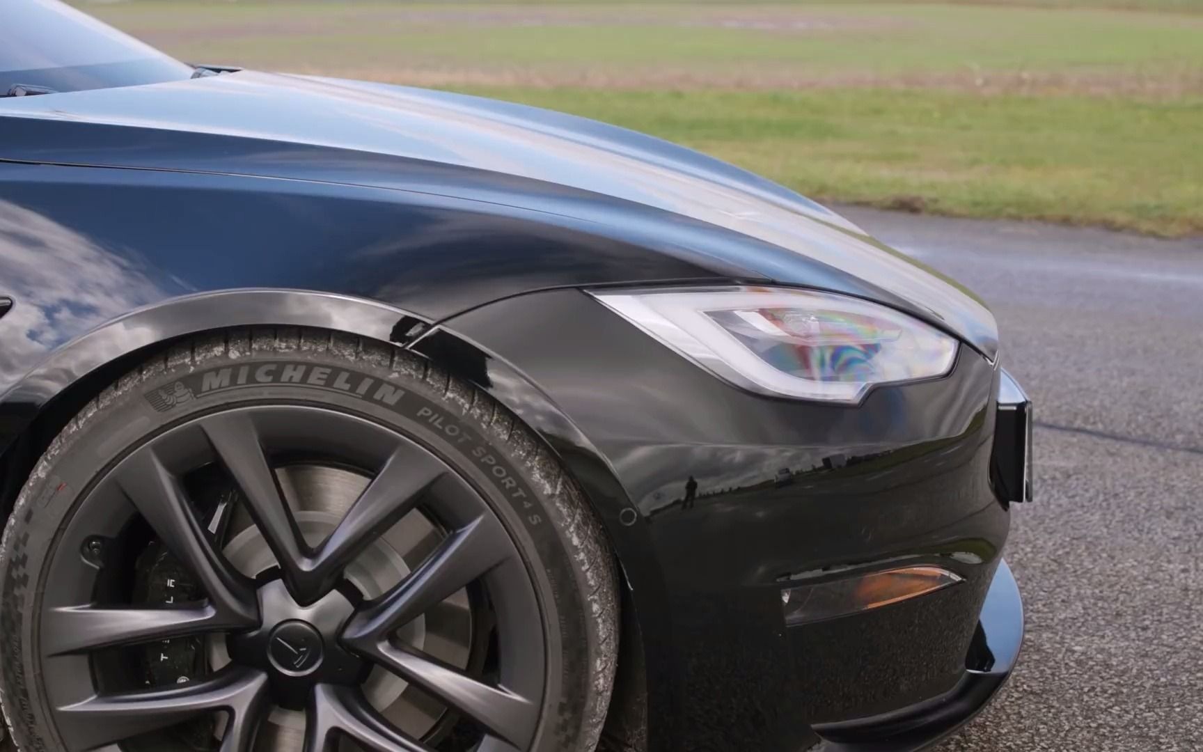 tesla model s plaid review __ when science goes too far_哔哩哔哩