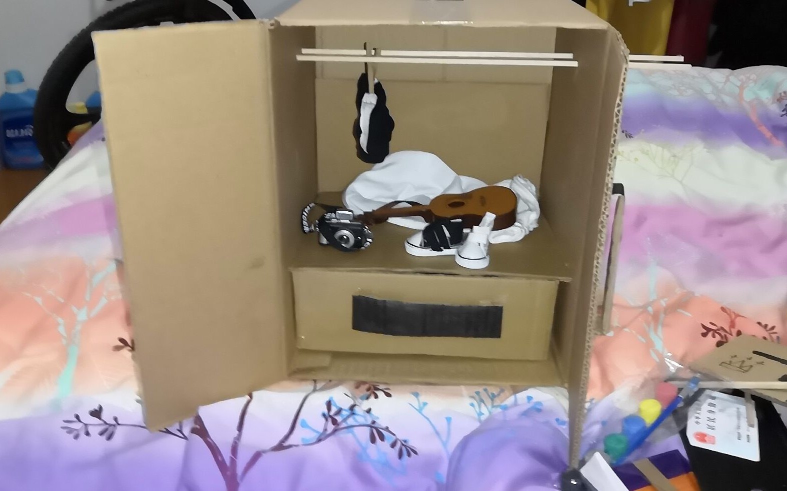 [20cm]用纸盒制作一个简易的娃用衣柜