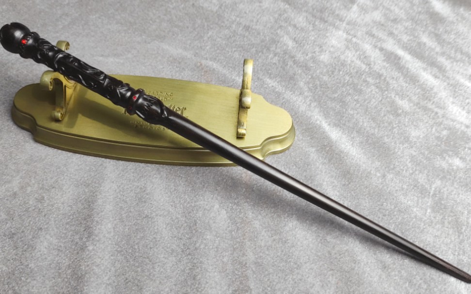  定制魔杖> 一支格兰芬多宝剑元素的魔杖