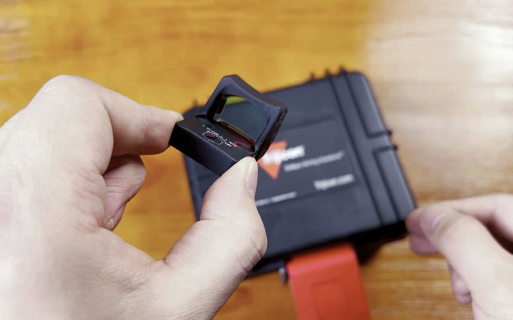 开箱国外进口trijiconrmr军用内红点倍镜价格堪比黄金一睹为快