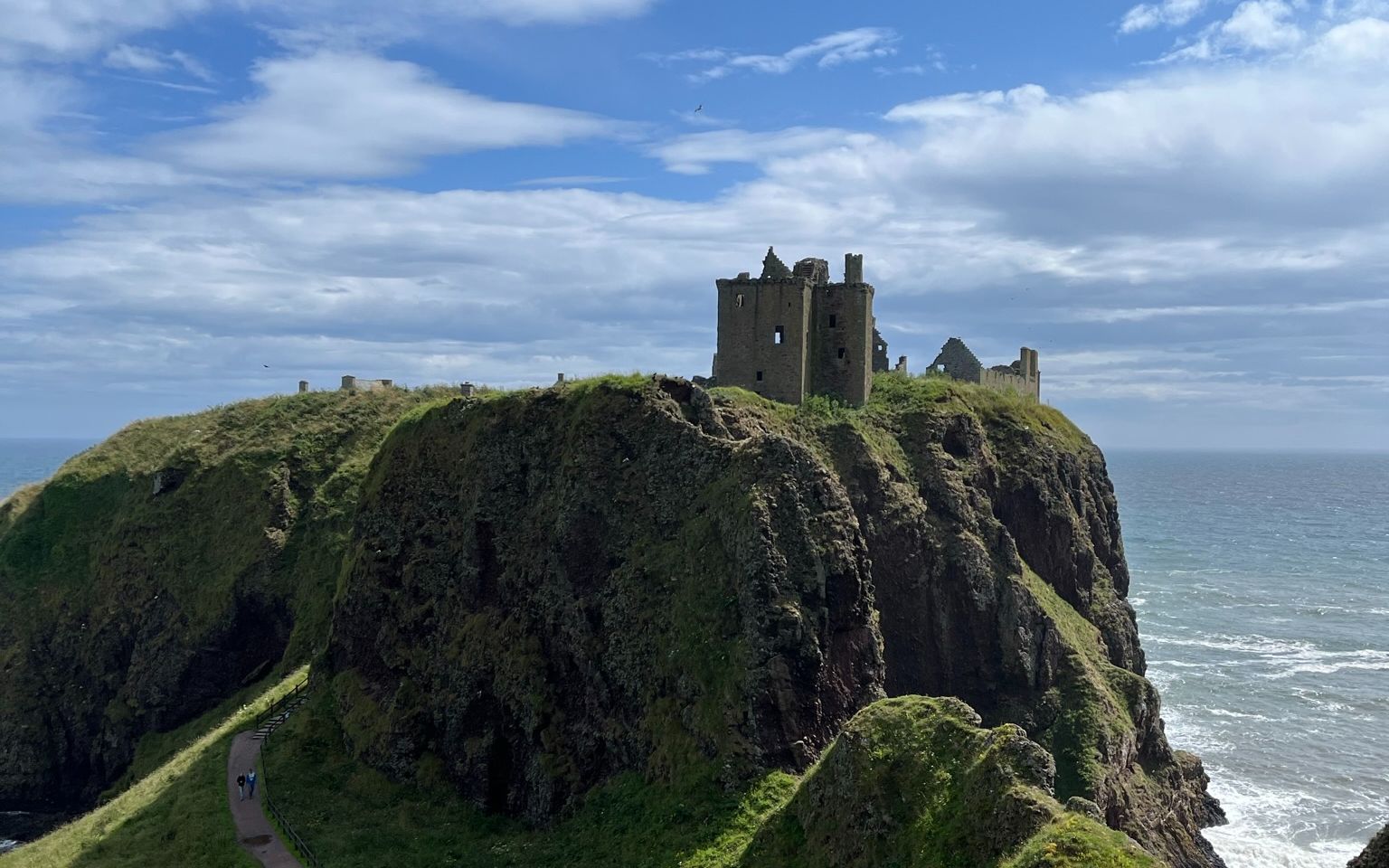带你去看海崖上的城堡