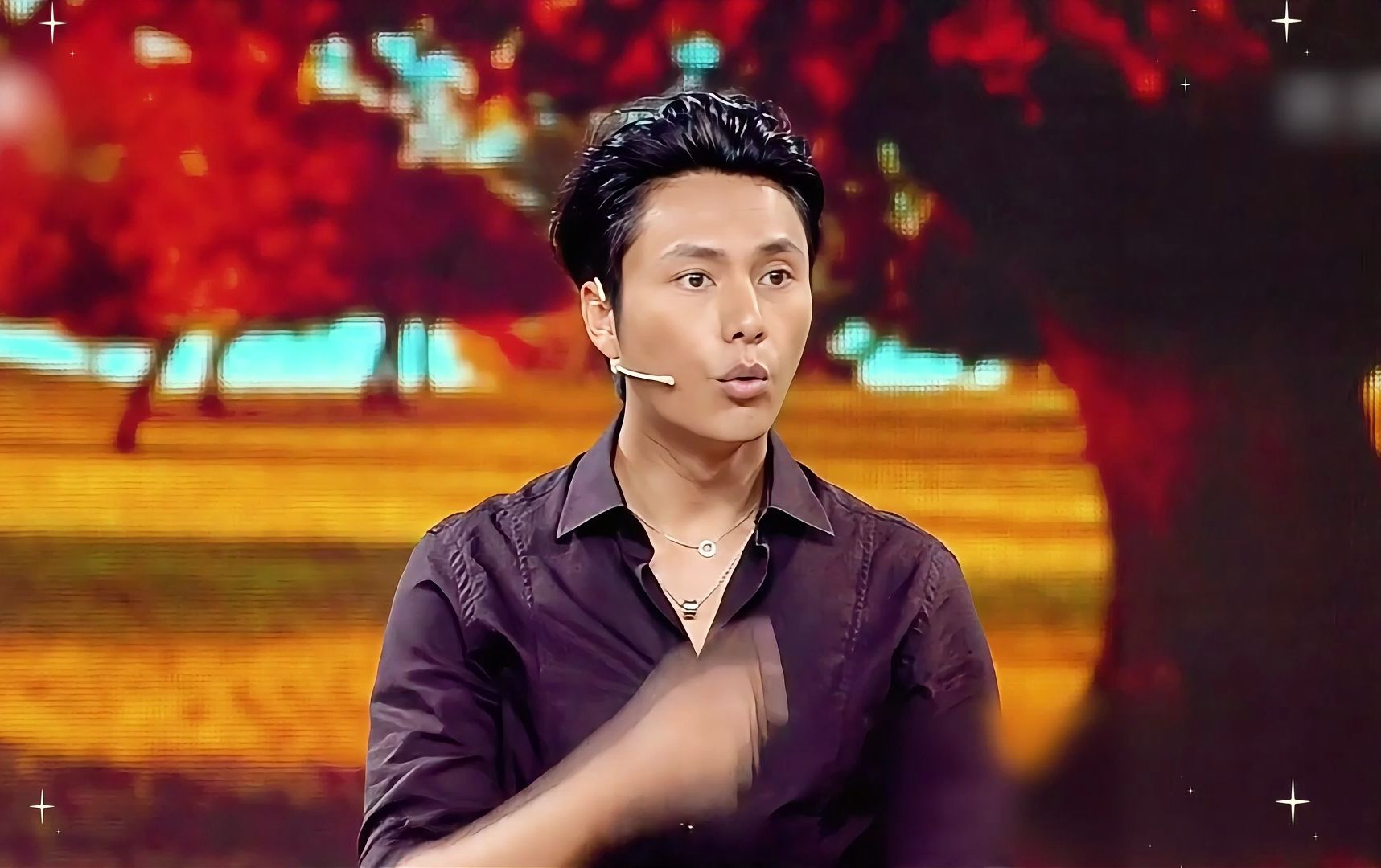 陈坤做慈善惨遭公开质疑,撒贝宁神级救场一语封神